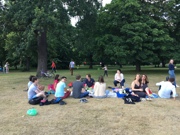 Les alumni à Kensington Gardens