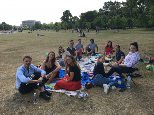 Les alumni à Kensington Gardens