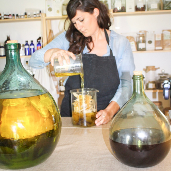 Charlotte Maes, NEOMA 08 graduate, presents "Les Simples de Charlotte", her organic and natural cosmetics brand.