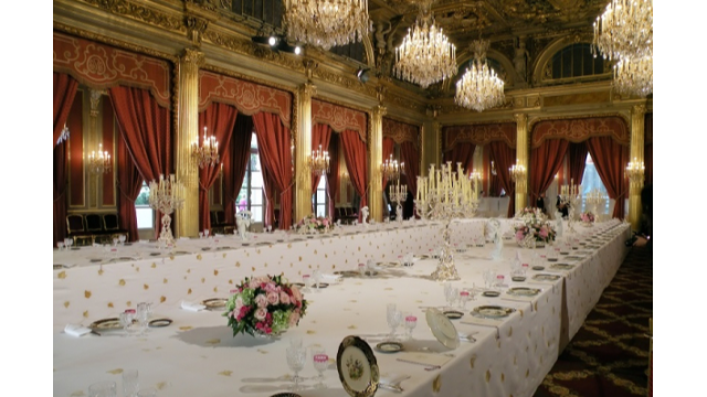 La table : lieu de pouvoir et de transmission