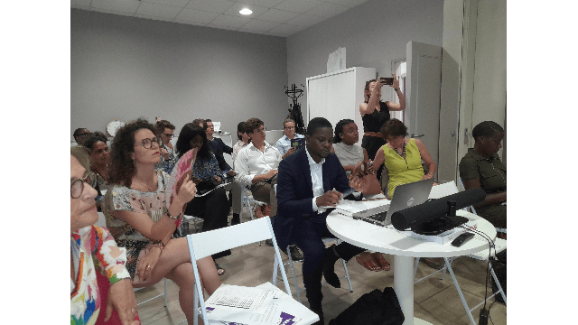 Femmes et Hommes ont marché ensemble pour l'égalité : Une Conférence Cocktail Inspirante