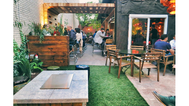 Un afterwork de rencontre réseau en terrasse à Montréal