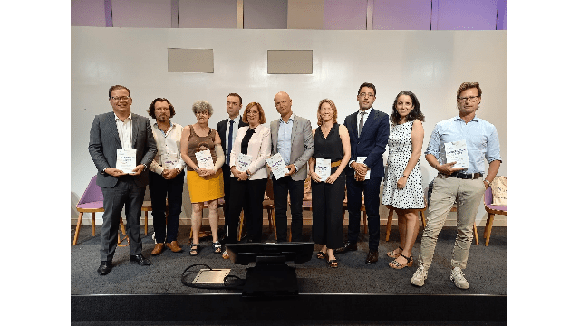 Succès de la Conférence Cocktail & Dédicaces de NEOMA Alumni autour du livre "Valorisation des actifs : Nouvelles approches, nouveaux domaines"