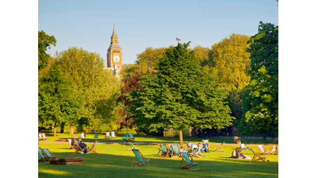 Un pique-nique inter-écoles  sous le soleil du Kensington Gardens de Londres
