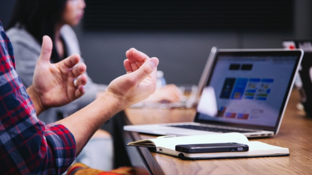 Manager des équipes hybrides (distanciel/présentiel) : Enjeux et Bonnes Pratiques