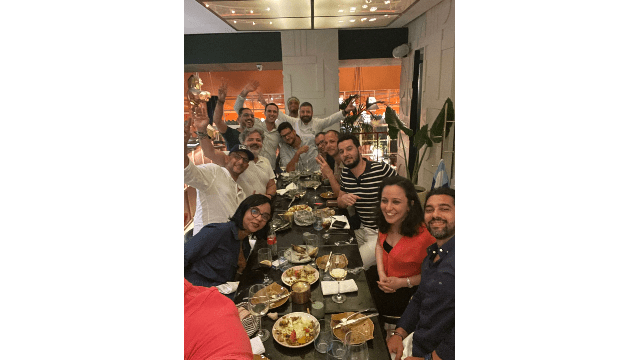 La tribu Maroc de NEOMA Alumni se réunit autour d'un repas convivial à Casablanca